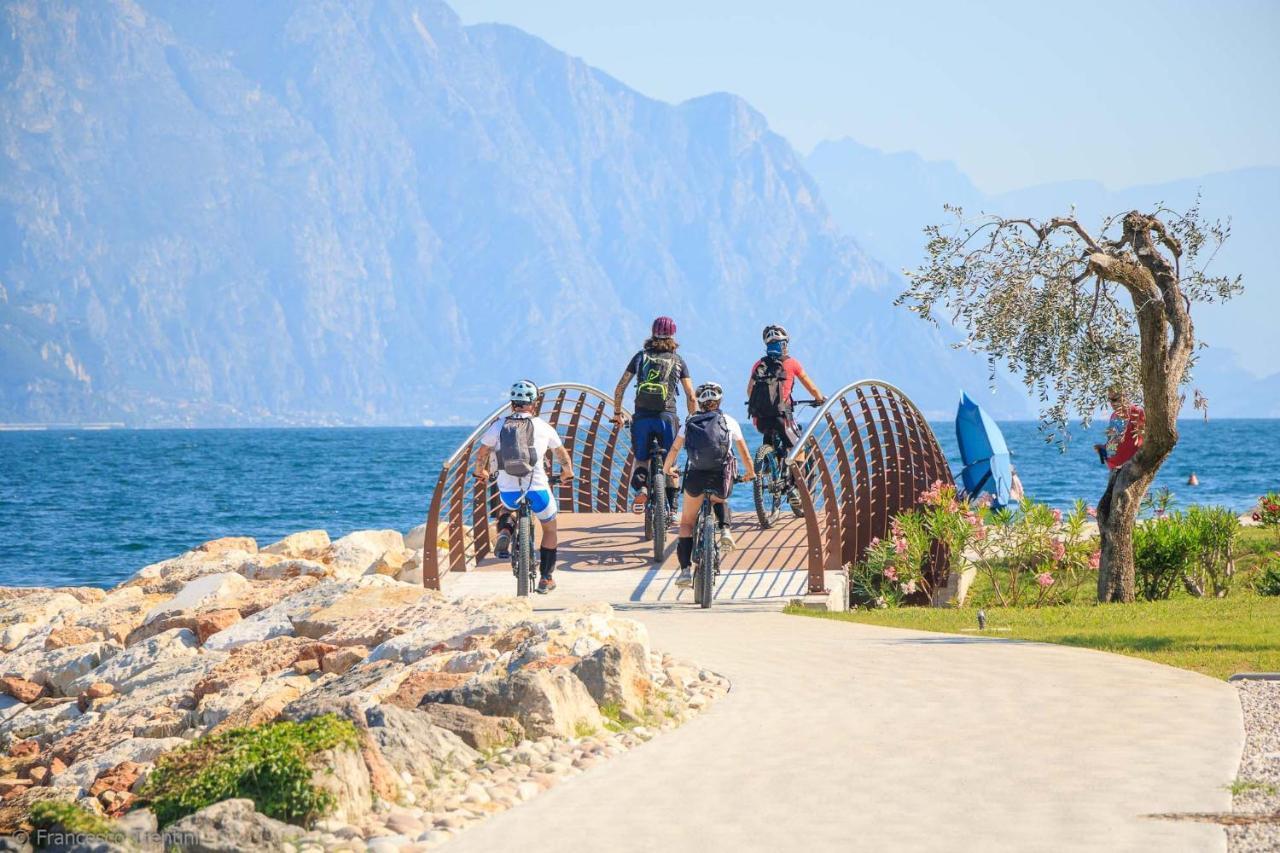 Hotel Danieli La Castellana Lago Di Garda เบรนโซเน ซูล การ์ดา ภายนอก รูปภาพ
