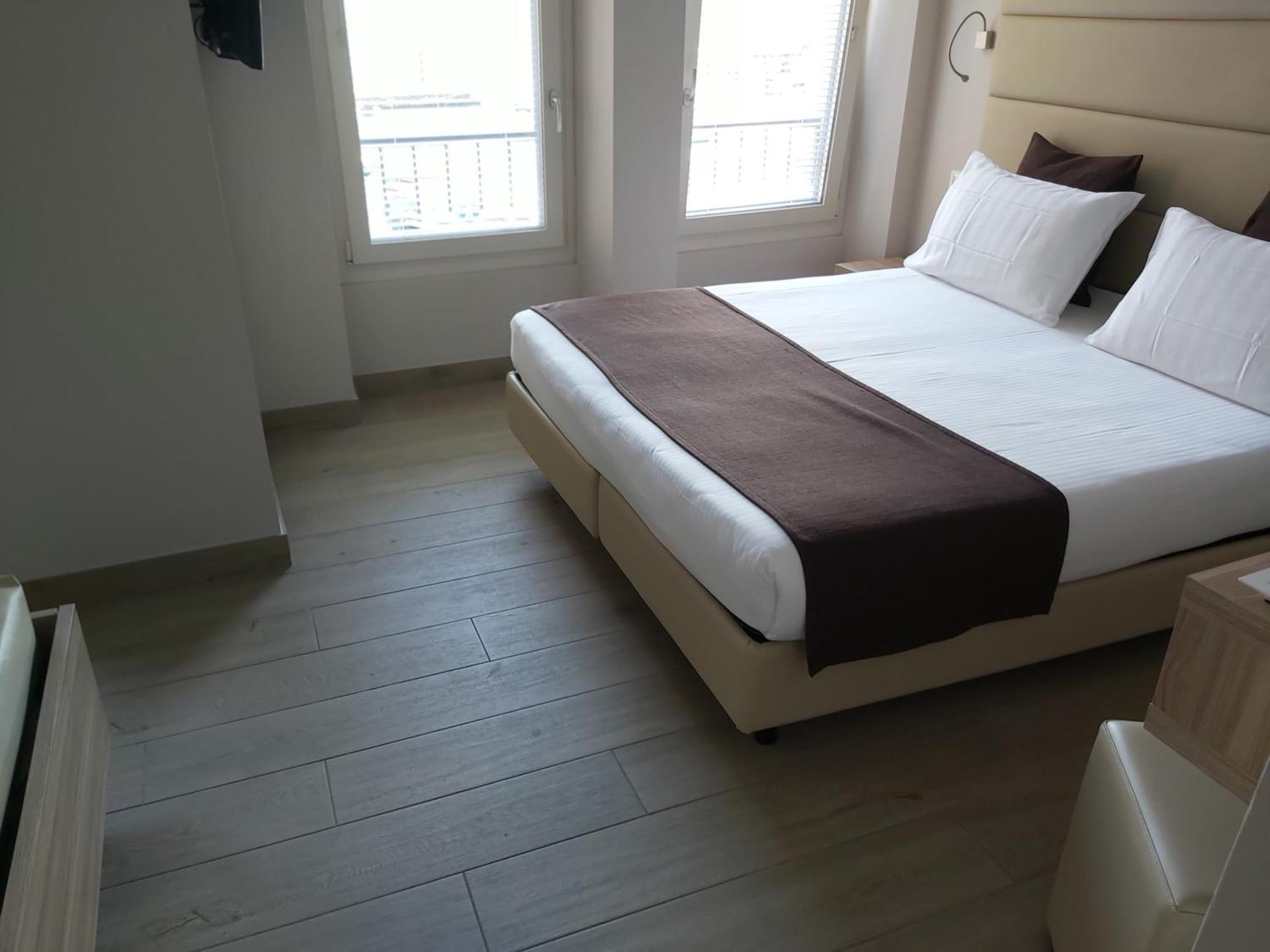 Hotel Danieli La Castellana Lago Di Garda เบรนโซเน ซูล การ์ดา ภายนอก รูปภาพ