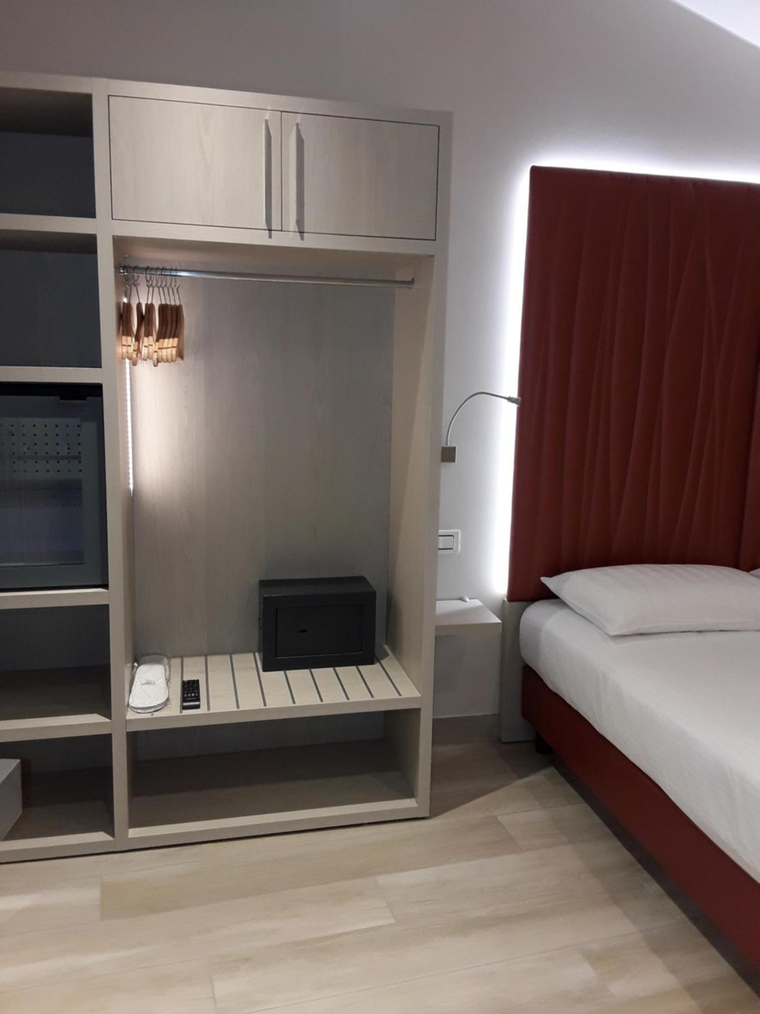 Hotel Danieli La Castellana Lago Di Garda เบรนโซเน ซูล การ์ดา ภายนอก รูปภาพ