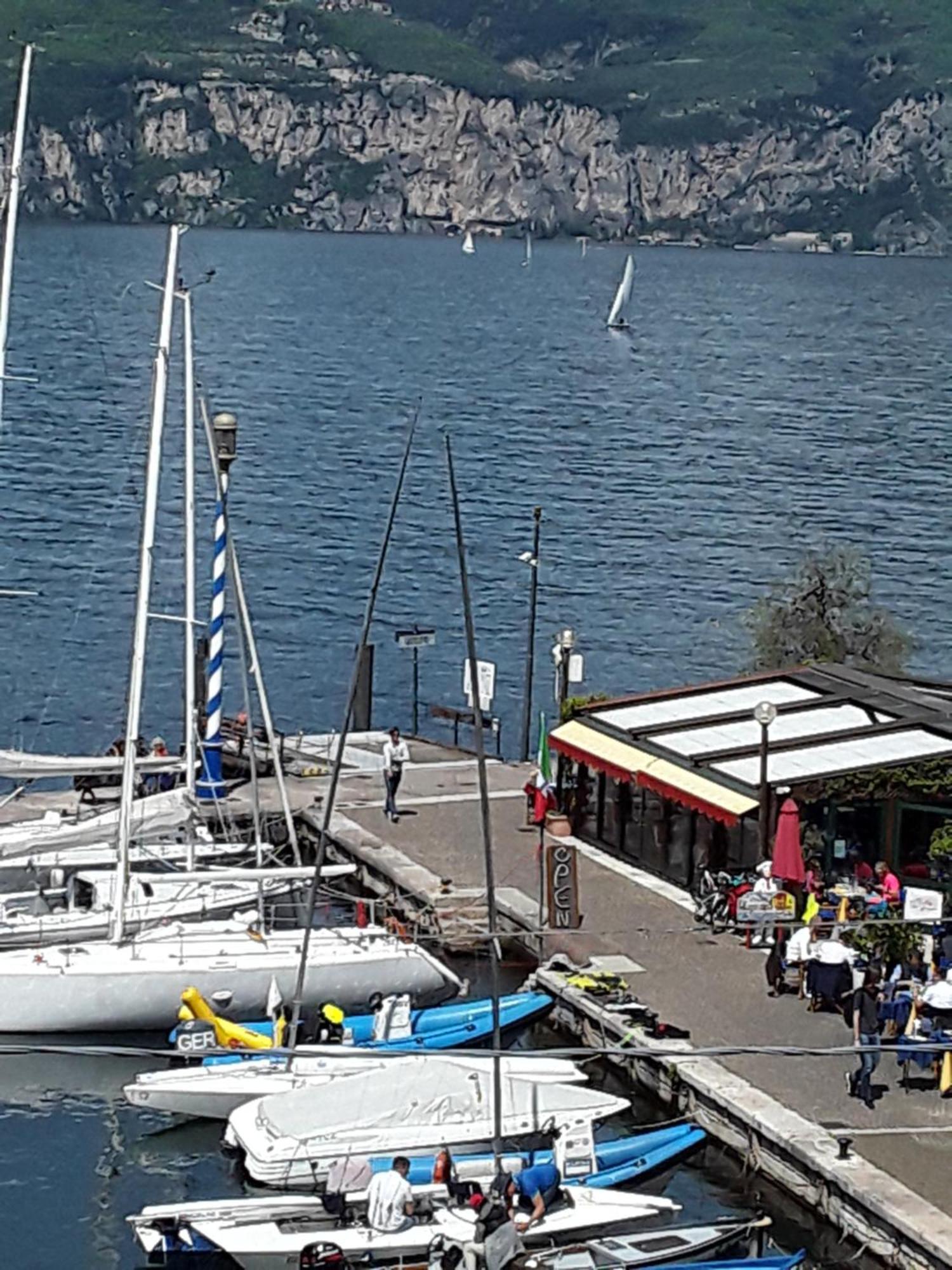 Hotel Danieli La Castellana Lago Di Garda เบรนโซเน ซูล การ์ดา ภายนอก รูปภาพ