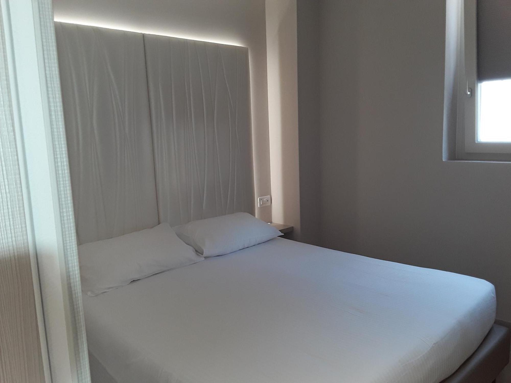 Hotel Danieli La Castellana Lago Di Garda เบรนโซเน ซูล การ์ดา ภายนอก รูปภาพ