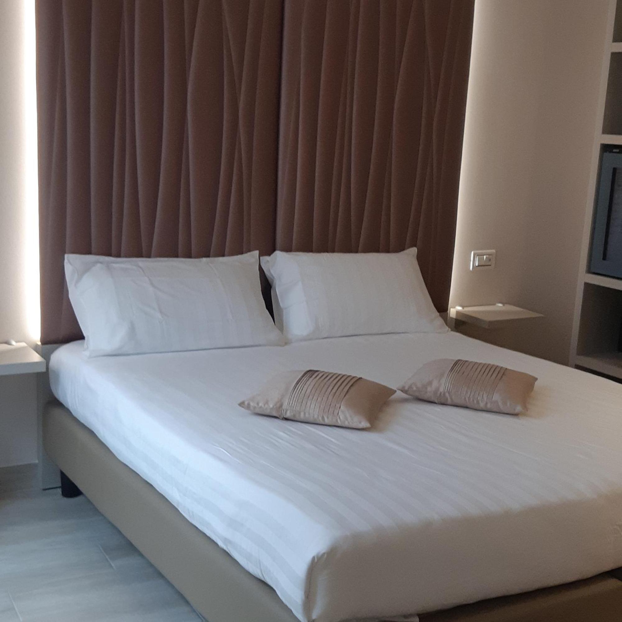 Hotel Danieli La Castellana Lago Di Garda เบรนโซเน ซูล การ์ดา ภายนอก รูปภาพ